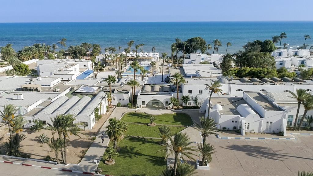 Hari Club Beach Resort 